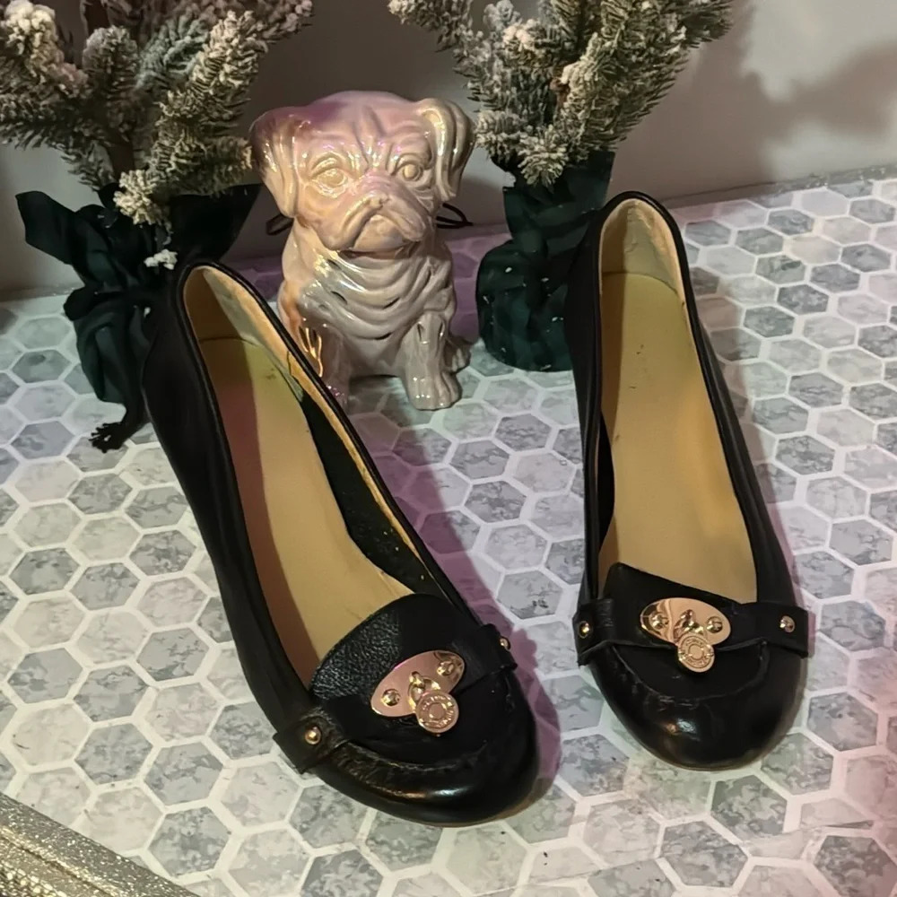 Tommy Hilfiger leather wedges, size 9M. Super cute and sophisticated. - Picture 2 of 12